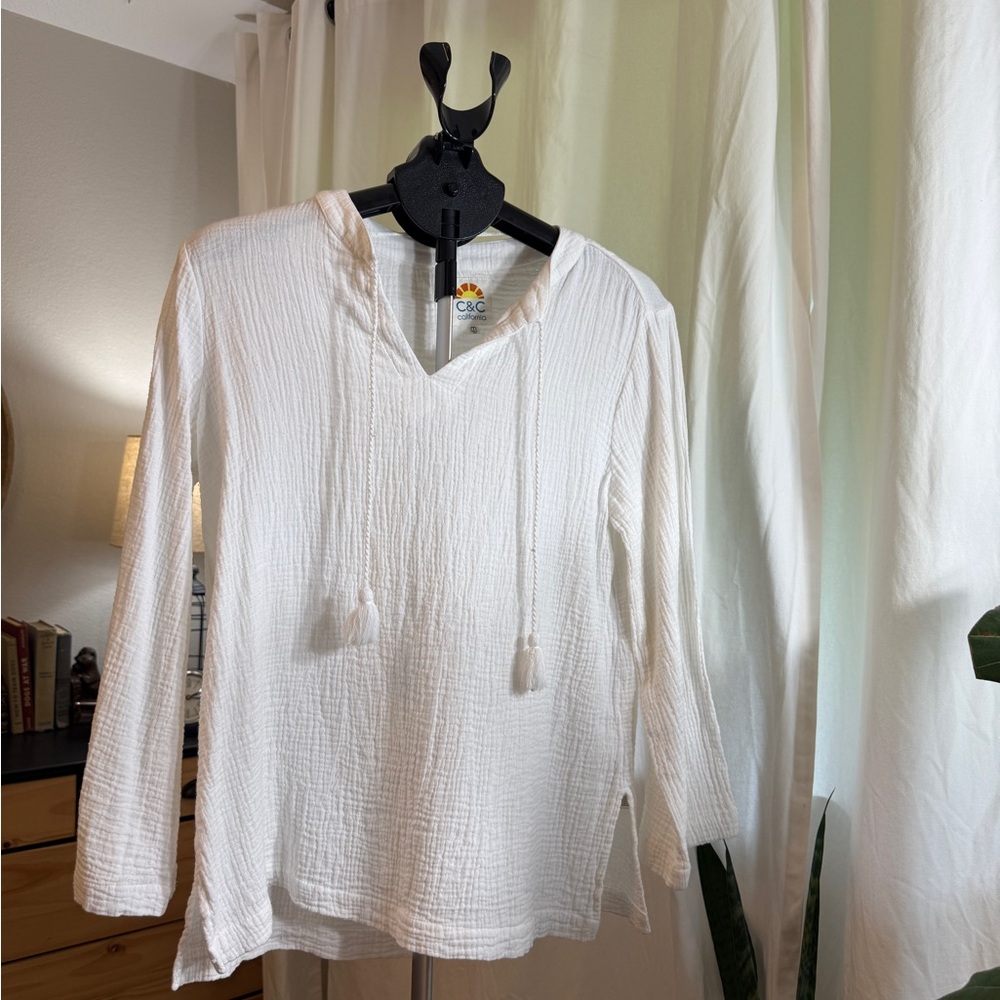C&C California White Lightweight Textured Top with Sunburst Logo